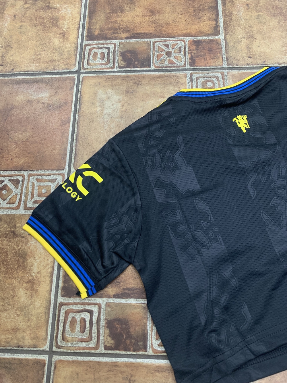 adidas Originals Manchester United 2025/26 Women's Third Cropped Jersey Size M - Picture 5 of 6